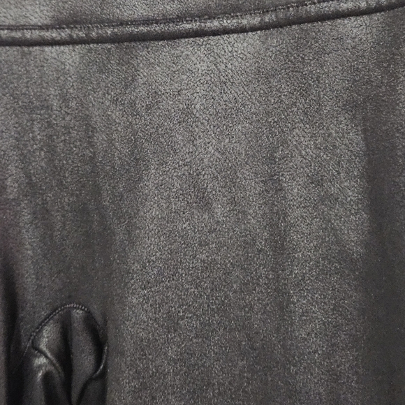 Spanx faux leather like leggings size medium - Picture 5 of 16